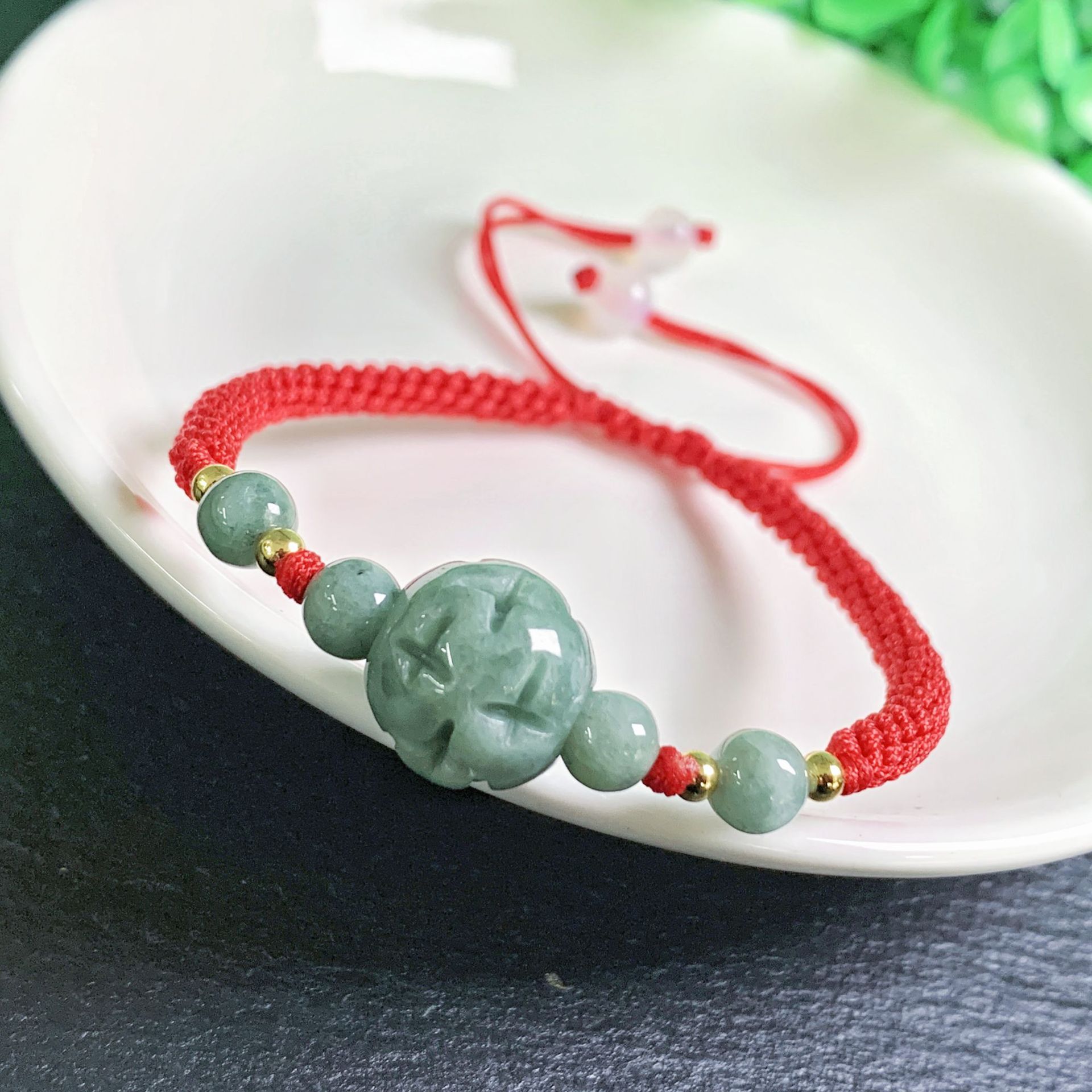 กำไลหยกพม่าแกะสลักจากหยกเจไดต์ - Beading บทวิจารณ์และราคา